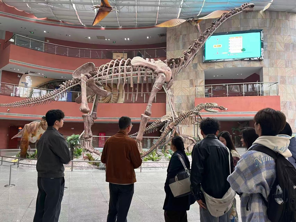 伟德国际1946亚洲版师生走访河源恐龙博物馆共研数字化科普...